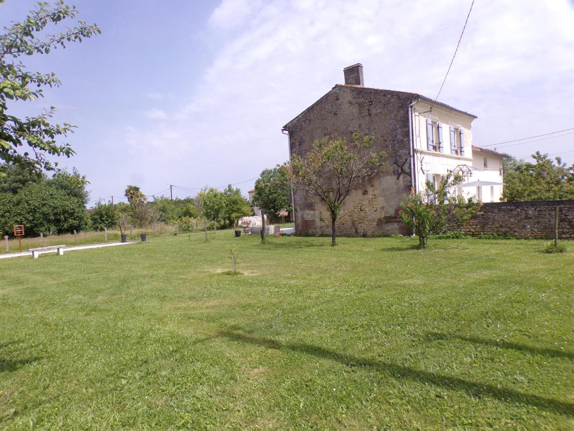 Le Gite Du Verger Saint-Bris-des-Bois Екстериор снимка