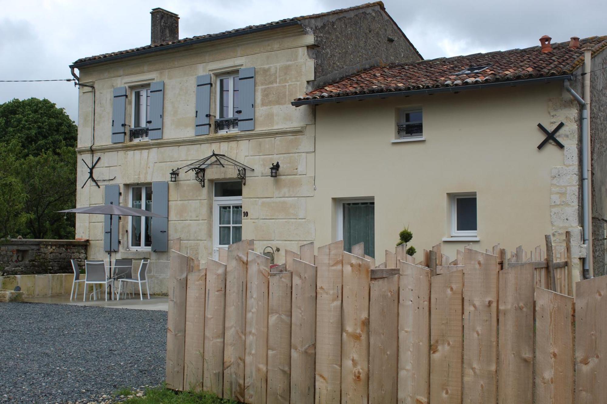 Le Gite Du Verger Saint-Bris-des-Bois Екстериор снимка